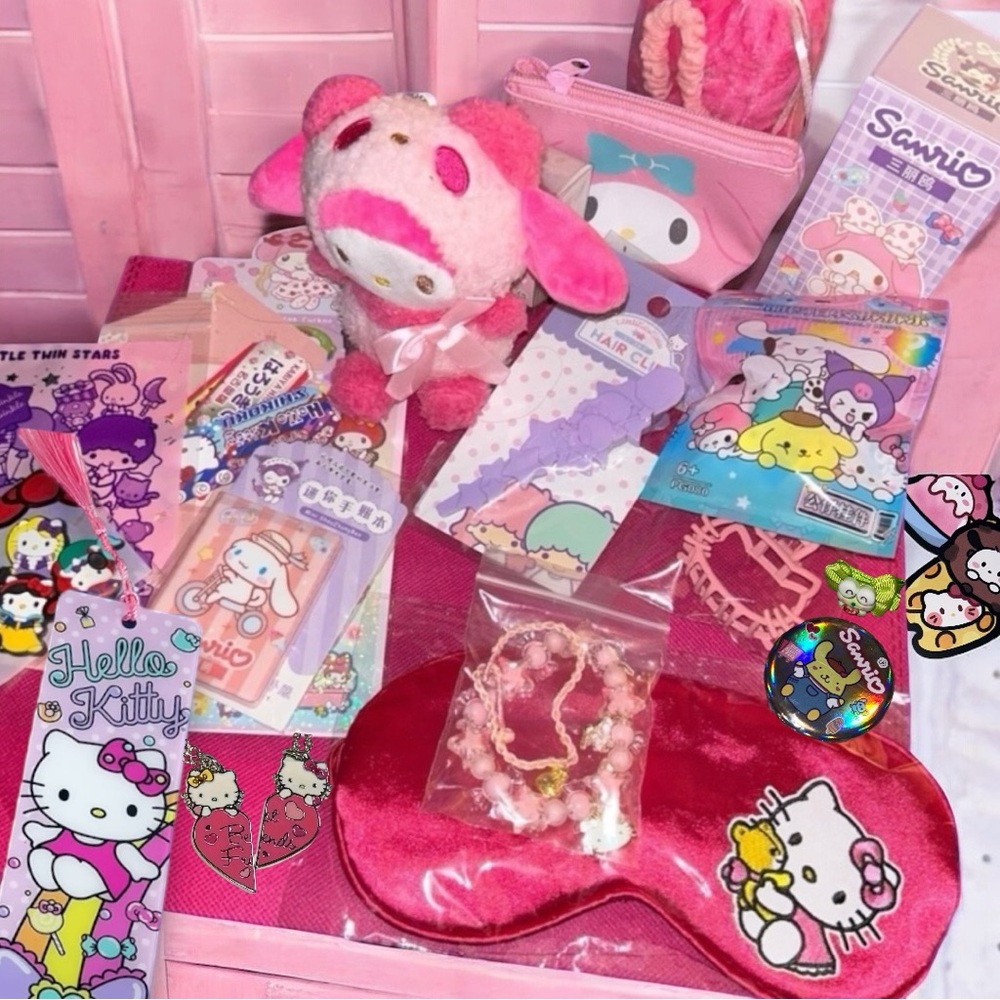 The Ultimate Sanrio Hello Kitty and Friends Gift & Accessories Set